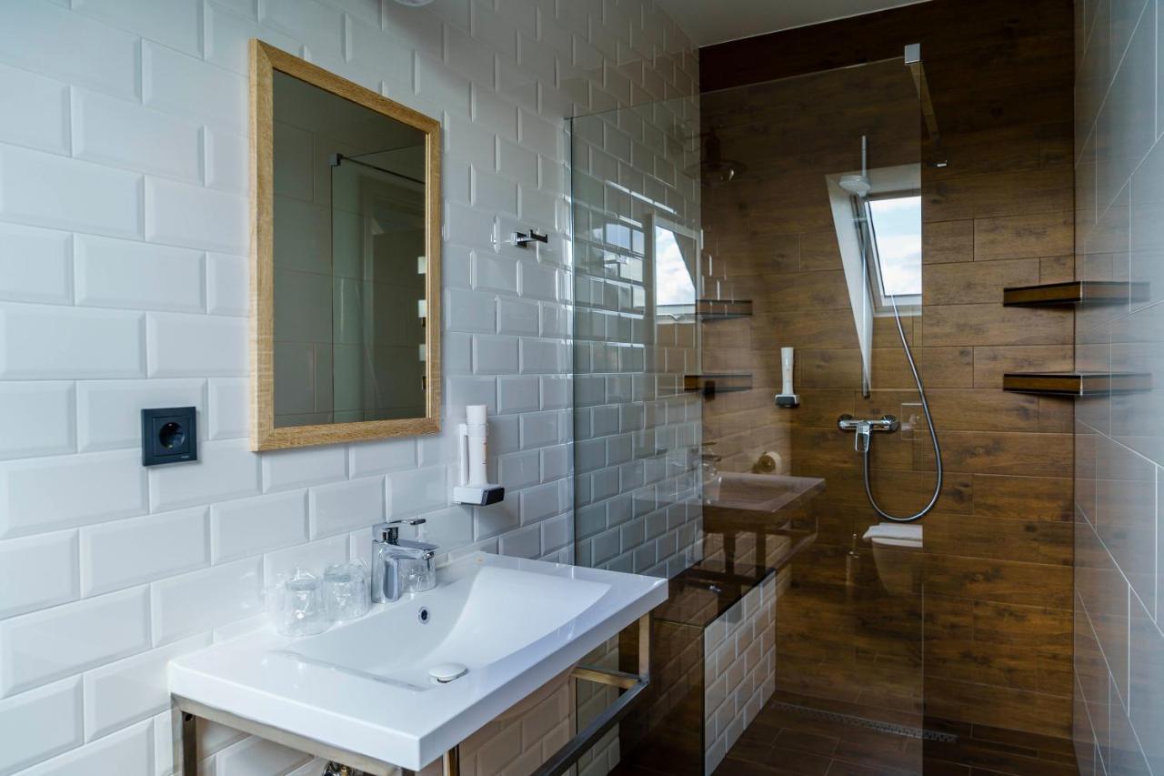Dominium Pinceszet Es Panzio Bed & Breakfast Gyöngyös Екстериор снимка