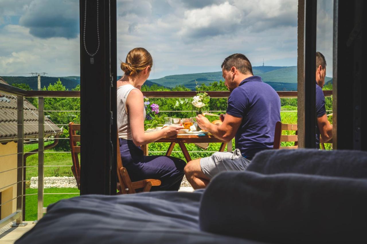 Dominium Pinceszet Es Panzio Bed & Breakfast Gyöngyös Екстериор снимка