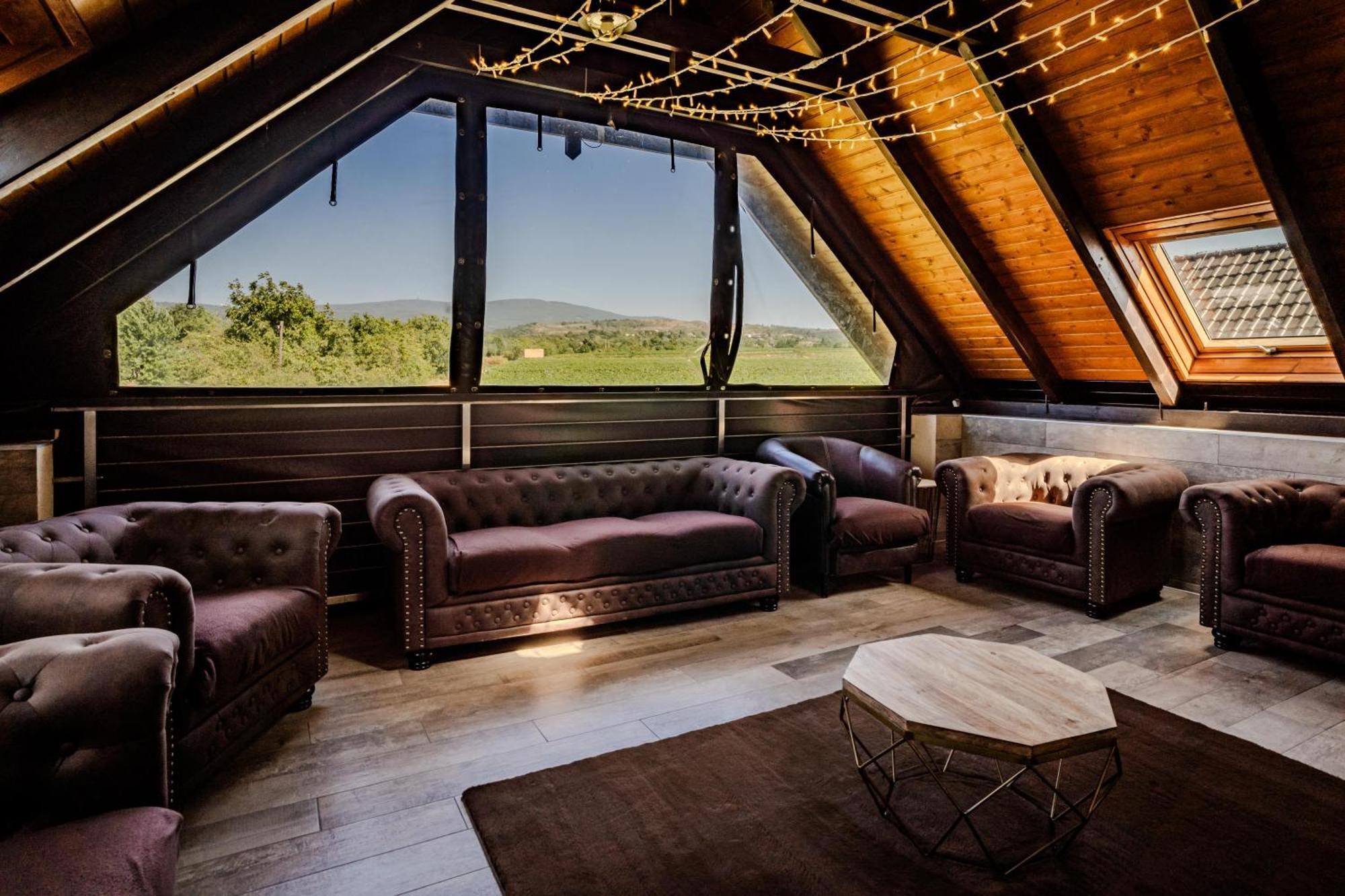 Dominium Pinceszet Es Panzio Bed & Breakfast Gyöngyös Екстериор снимка