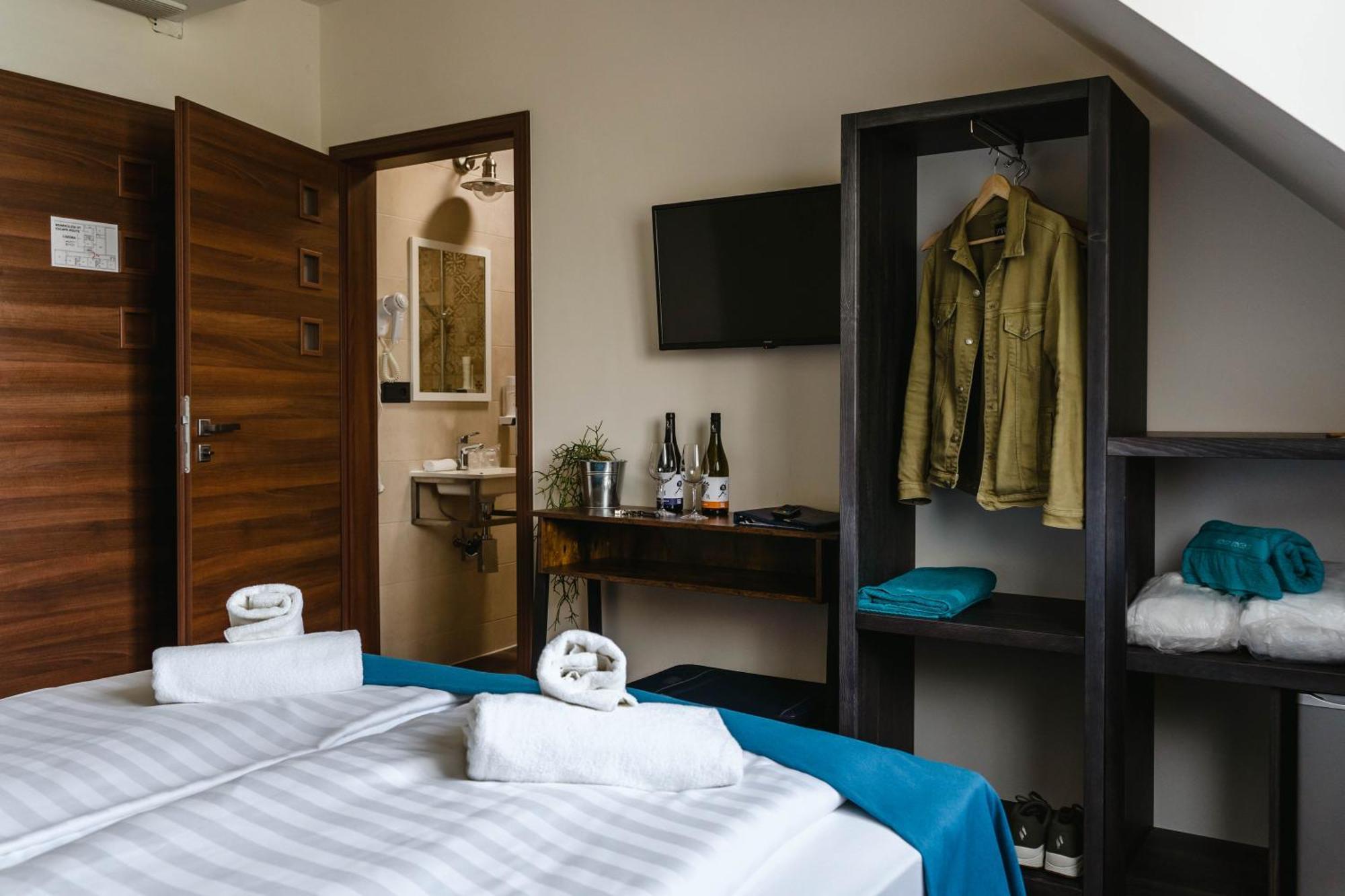 Dominium Pinceszet Es Panzio Bed & Breakfast Gyöngyös Екстериор снимка
